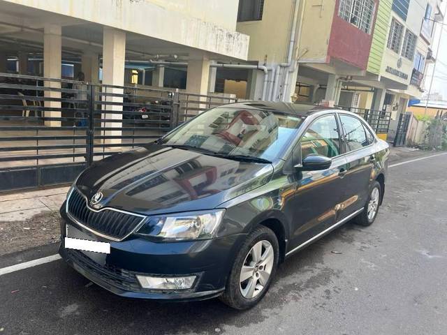 https://images10.gaadi.com/usedcar_image/4274254/original/processed_63bc35da-e81b-4c78-b729-21c0d7a9eba3.jpeg?imwidth=6402