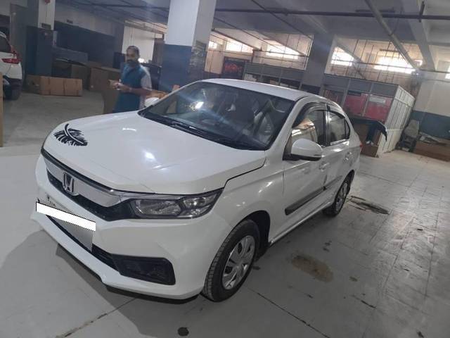 https://images10.gaadi.com/usedcar_image/4274292/original/processed_eb0ca541-2374-468a-a8bf-97caeef47d53.jpg?imwidth=6400