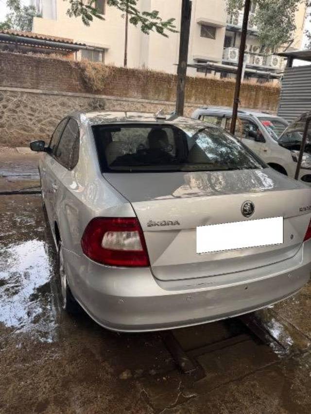 https://images10.gaadi.com/usedcar_image/4274363/original/processed_e5fa9b3a-d6ef-4d26-99fb-ae18554b97a7.jpeg?imwidth=6400