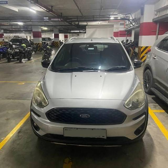 https://images10.gaadi.com/usedcar_image/4274398/original/processed_e311803b-5088-40d0-8d8e-426fffd5fdad.jpg?imwidth=6400