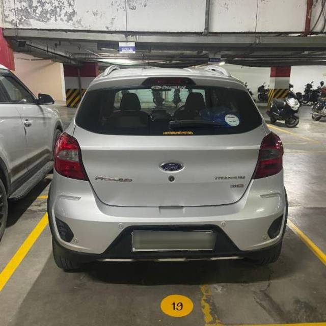 https://images10.gaadi.com/usedcar_image/4274398/original/processed_e9b62bf5-8efd-48da-abc2-2679f47af5e1.jpg?imwidth=6401