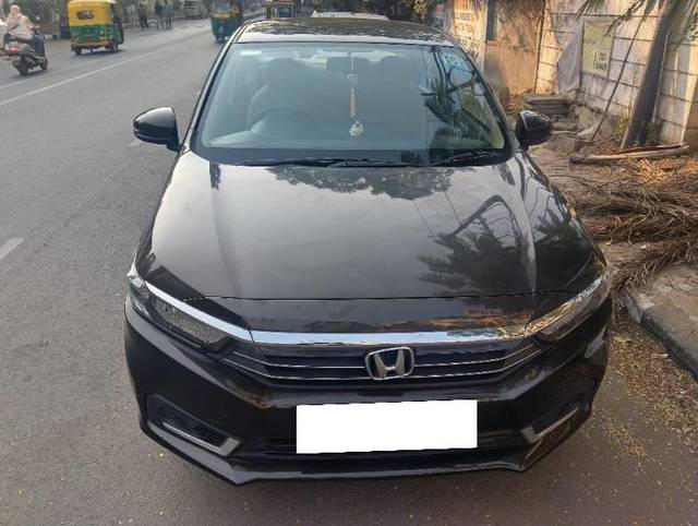 https://images10.gaadi.com/usedcar_image/4274406/original/processed_425deeb3-4d8e-4d4d-bf56-81a01dac96f4.jpg?imwidth=6401