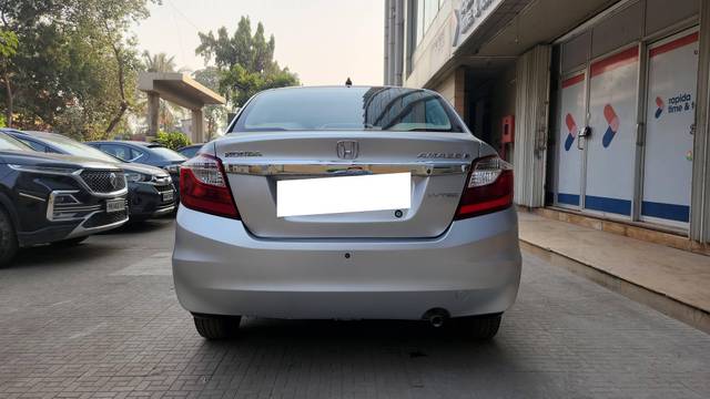 https://images10.gaadi.com/usedcar_image/4274460/original/processed_af8029bbdc2b786645b1fff6285ce6a1.jpg?imwidth=6401