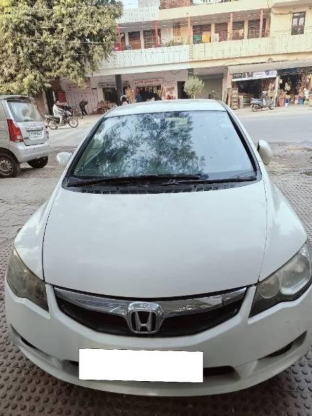 https://images10.gaadi.com/usedcar_image/4274500/original/processed_40adb359-78cc-4c84-aafa-cbf566608fd8.jpg?imwidth=6400