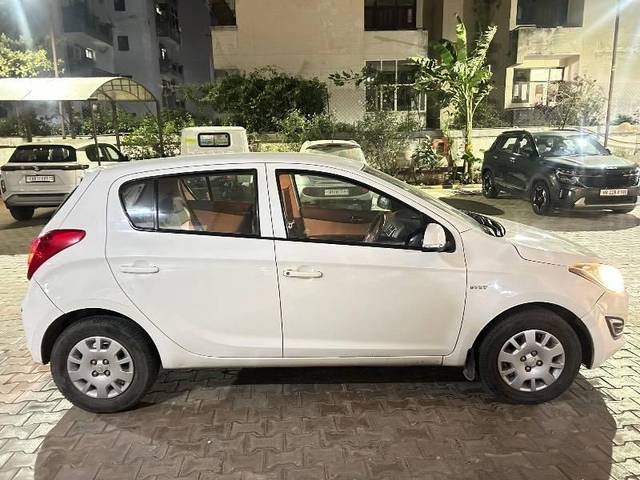 https://images10.gaadi.com/usedcar_image/4274504/original/processed_0928d54f-3f10-43b5-93c6-3afe5485d076.jpg?imwidth=6400