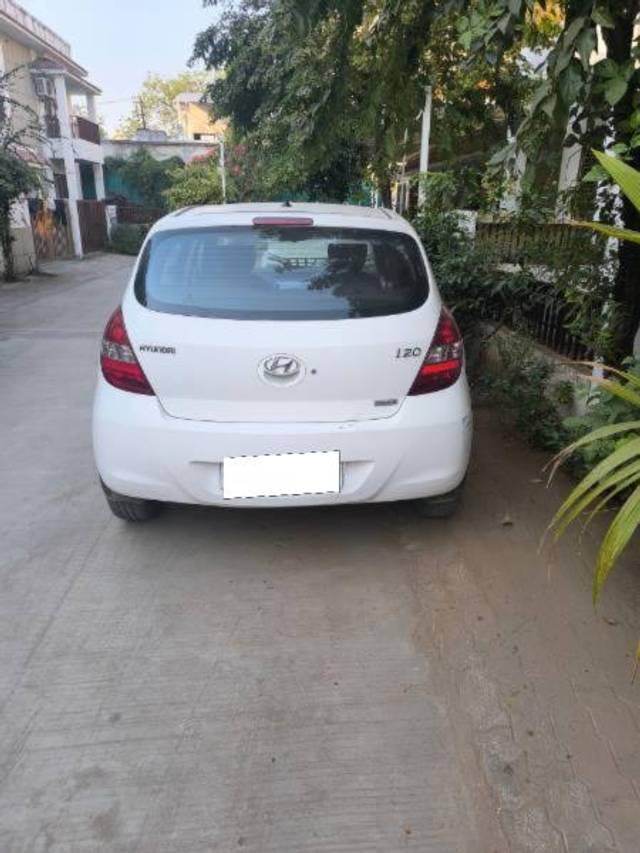 https://images10.gaadi.com/usedcar_image/4274508/original/processed_78919890-44b2-4df0-9f2c-16eef27ffd31.jpg?imwidth=6402