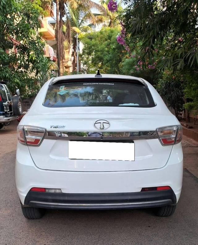 https://images10.gaadi.com/usedcar_image/4274561/original/processed_68c8b7ede9ddf3fd146b9c272fdb56ca.jpg?imwidth=6402