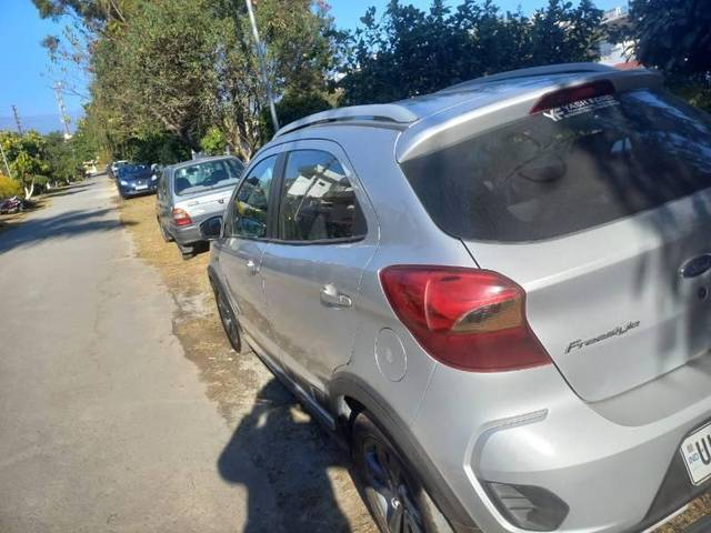 https://images10.gaadi.com/usedcar_image/4274562/original/processed_75feff9a-24c3-4b58-930a-9fb79a7085b1.jpg?imwidth=6402