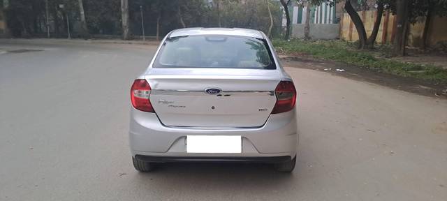 https://images10.gaadi.com/usedcar_image/4274626/original/processed_af60fd6f19073305f77902aa318480ba.jpg?imwidth=6402