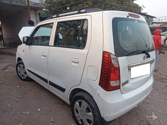 https://images10.gaadi.com/usedcar_image/4274664/original/processed_59e3eaa2-1935-4a82-995a-d9622f196cf4.jpg?imwidth=6400