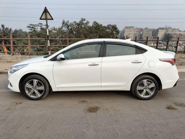 https://images10.gaadi.com/usedcar_image/4274724/original/7631afd857824fce56bf154997570ad0.jpg?imwidth=6402