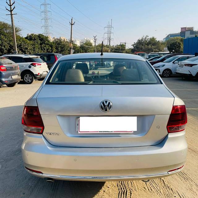 https://images10.gaadi.com/usedcar_image/4274756/original/processed_723ccd5ec58d819085aaec5fbbab5fb0.jpg?imwidth=6401