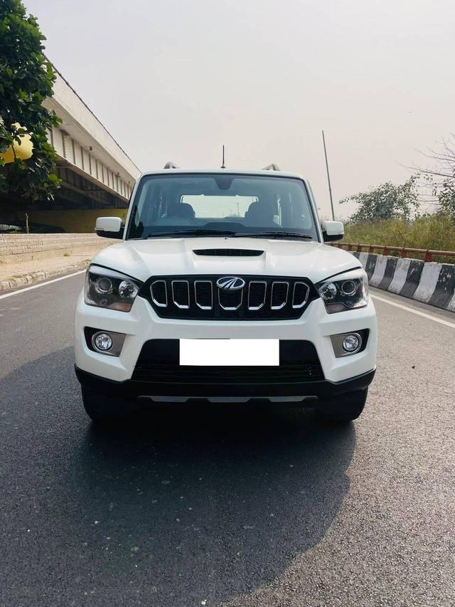 https://images10.gaadi.com/usedcar_image/4274758/original/processed_7bb0ced865199e293be7febadec834f6.jpg?imwidth=6402