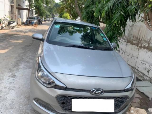 https://images10.gaadi.com/usedcar_image/4274775/original/processed_c04370f6-0f40-4ba3-ab74-b2bb5b7be252.jpeg?imwidth=6400