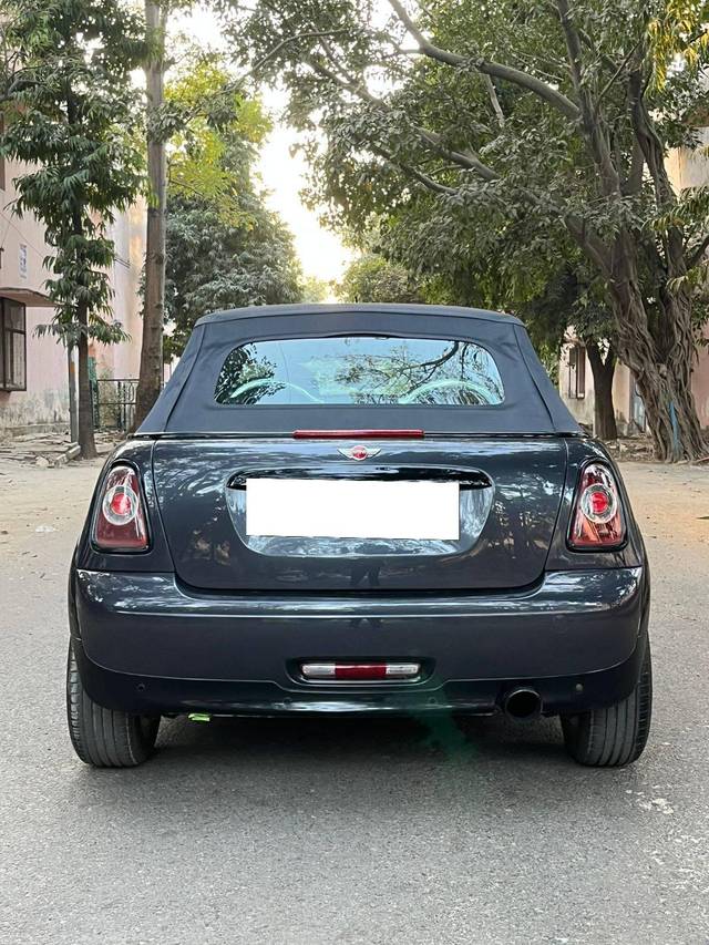 https://images10.gaadi.com/usedcar_image/4274812/original/processed_a7507b0335ffba4e80a76645f835d9c2.jpg?imwidth=6402