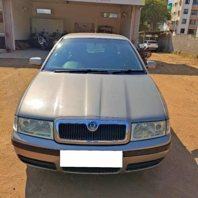 https://images10.gaadi.com/usedcar_image/4274855/original/processed_c8ebc8fd-d926-4c84-aa84-64c8d57ae39a.jpg?imwidth=6400