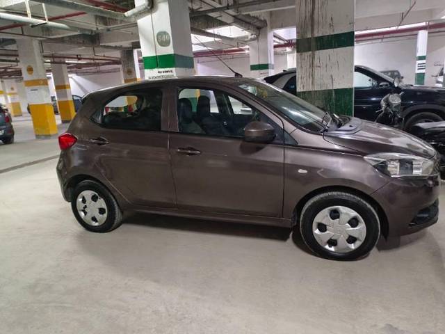 https://images10.gaadi.com/usedcar_image/4274859/original/processed_15ee6d1b-8738-451e-86bf-9e437c8c7c9d.jpg?imwidth=6401