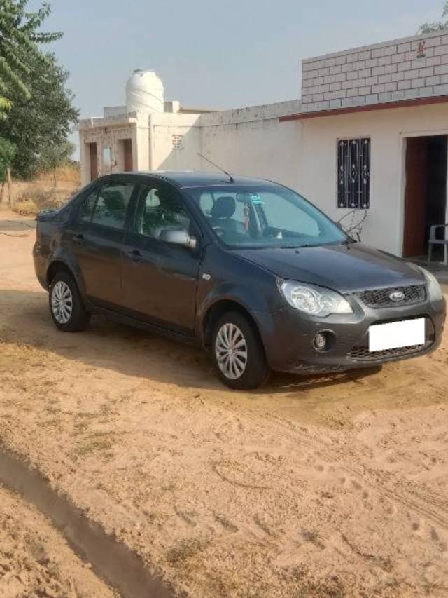 https://images10.gaadi.com/usedcar_image/4274921/original/processed_bb229425-cb37-45d9-8e7b-6b95a69b0d4f.jpg?imwidth=6400