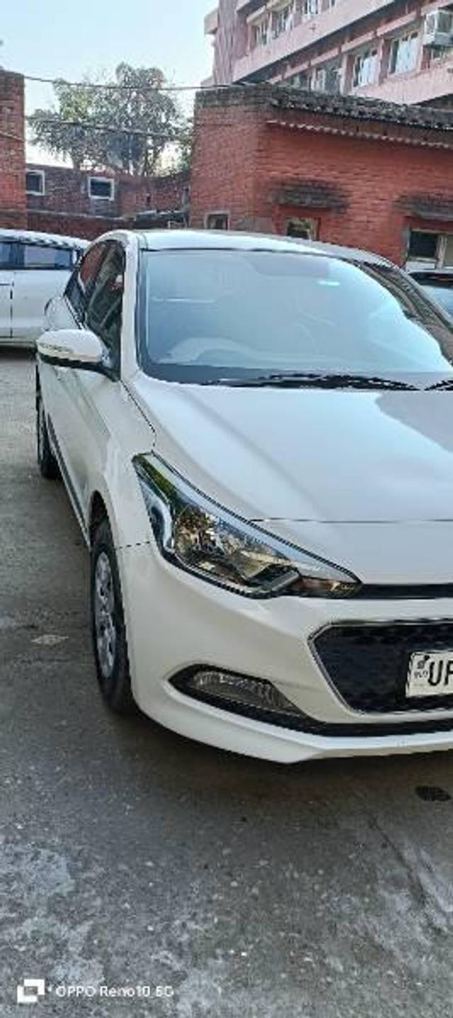 https://images10.gaadi.com/usedcar_image/4274963/original/processed_baefea29-c651-4205-9e48-53ffe5de74af.jpg?imwidth=6400