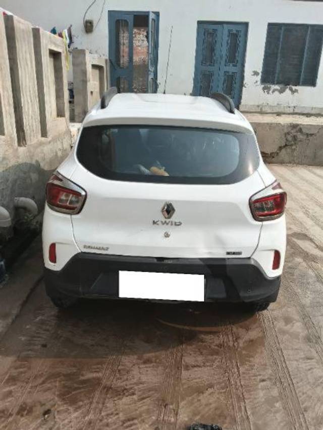 https://images10.gaadi.com/usedcar_image/4275007/original/processed_530b88f7-4fa6-4619-a559-e3d4ab795b79.jpg?imwidth=6402