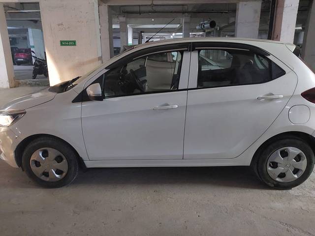 https://images10.gaadi.com/usedcar_image/4275014/original/processed_0824bd19-a4ff-4464-b50d-3173ebfb7994.jpg?imwidth=6402