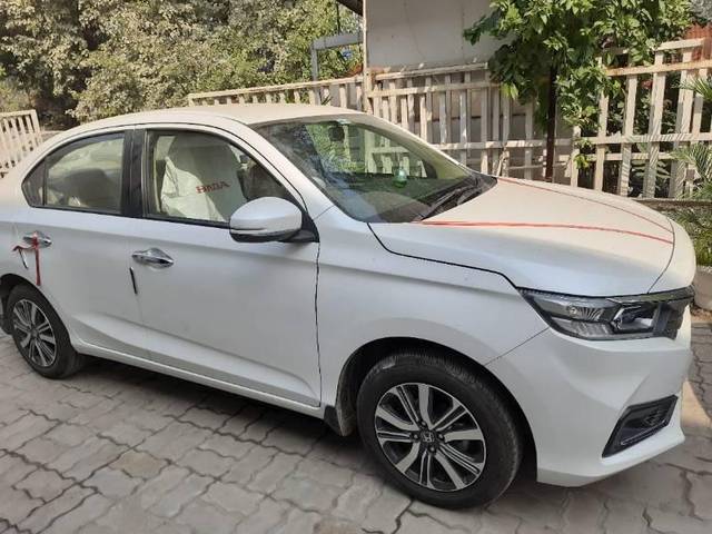 https://images10.gaadi.com/usedcar_image/4275121/original/processed_cc7d5278-fd19-4ccf-be49-ace27bfafce9.jpg?imwidth=6400