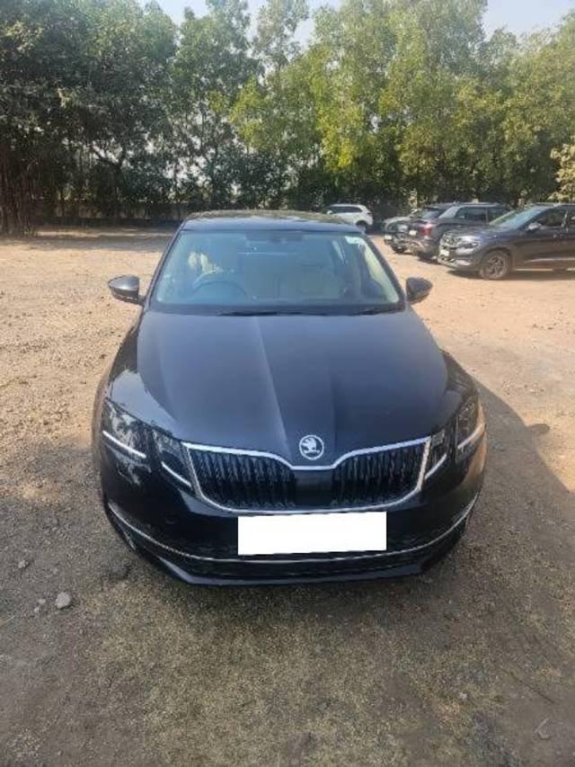 https://images10.gaadi.com/usedcar_image/4275155/original/processed_70895c23-573d-4fb0-a880-23b222f30bd9.jpg?imwidth=6400