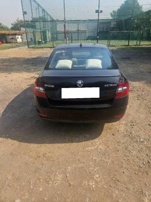 https://images10.gaadi.com/usedcar_image/4275155/original/processed_9d6dcd6c-b89e-49bb-bdb2-59d9bb739dda.jpg?imwidth=6402