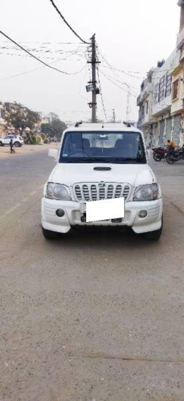 https://images10.gaadi.com/usedcar_image/4275162/original/processed_cc045537-fef0-4fad-9521-bf7e5094f538.jpg?imwidth=6400