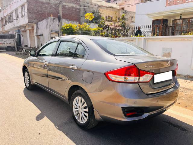 https://images10.gaadi.com/usedcar_image/4275168/original/processed_c7881c82bd36a3ef33e97762730f341c.jpeg?imwidth=6402