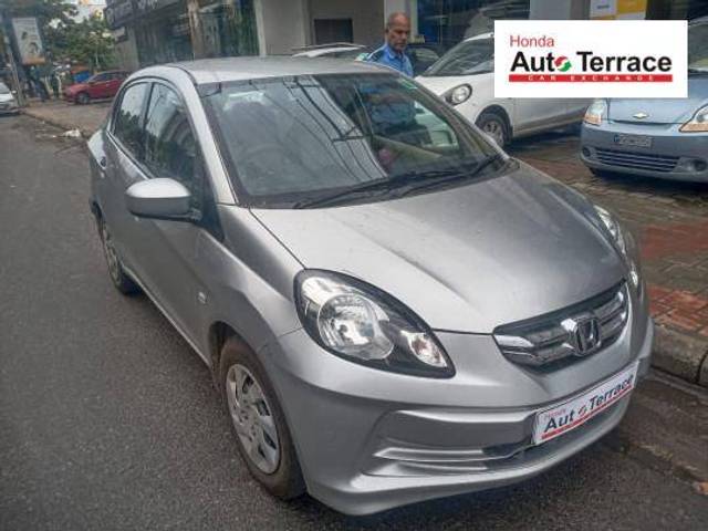 https://images10.gaadi.com/usedcar_image/4275270/original/c62b416adae047066da756f7701d25b8.jpg?imwidth=6400