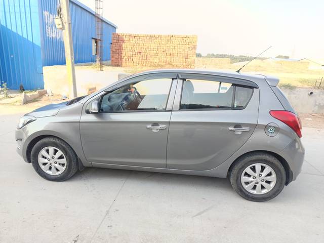 https://images10.gaadi.com/usedcar_image/4275310/original/3dde6a9799185fb1268296c2082c11bc.jpg?imwidth=6402