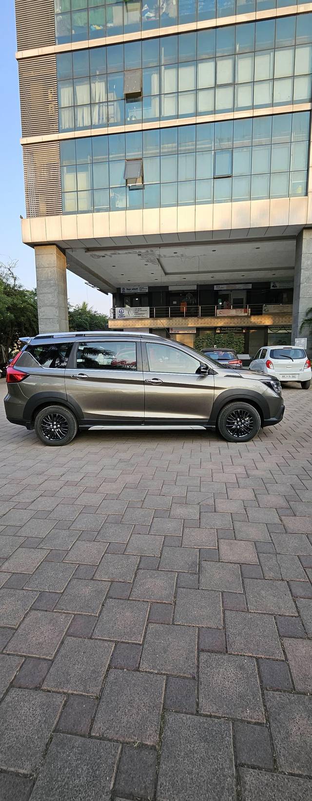 https://images10.gaadi.com/usedcar_image/4275469/original/processed_bc99fecea138f4dcf4dddfe5e9e8abd8.jpg?imwidth=6401