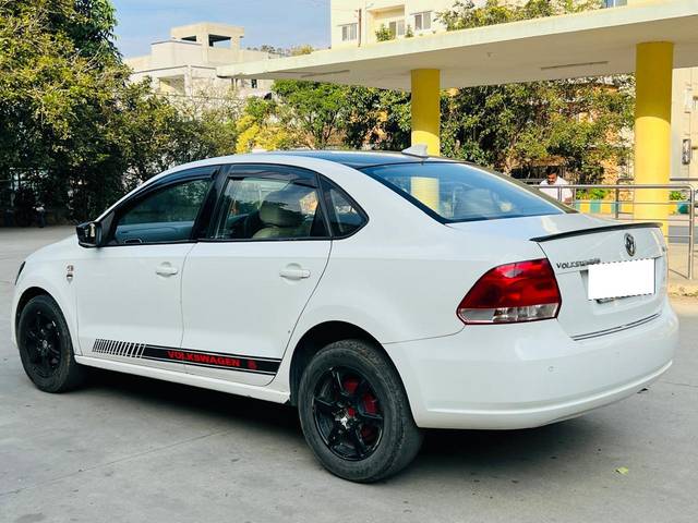 https://images10.gaadi.com/usedcar_image/4275472/original/processed_442f674a2af052684a6b58156b234811.jpg?imwidth=6402