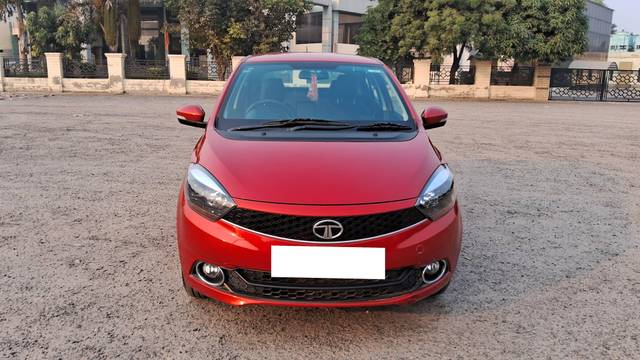 https://images10.gaadi.com/usedcar_image/4275478/original/processed_fd984ee9cc6d4ece8b35638bb94a01cd.jpg?imwidth=6400