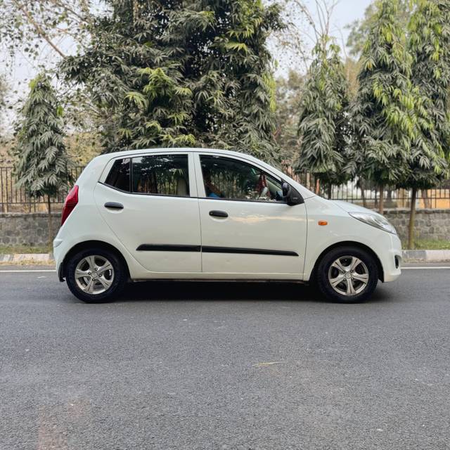 https://images10.gaadi.com/usedcar_image/4275482/original/2c5bcf799e02a33adafb0d0b60e11f1b.jpg?imwidth=6401