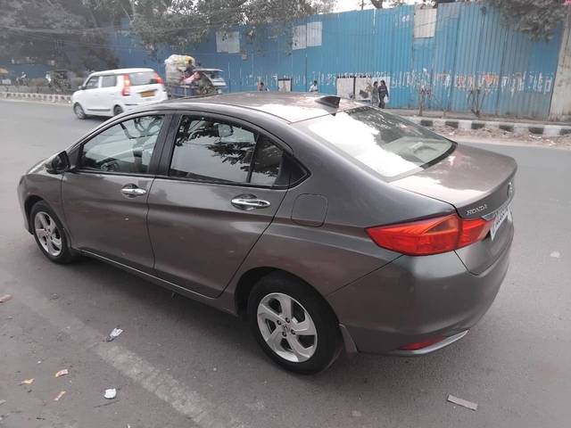 https://images10.gaadi.com/usedcar_image/4275489/original/processed_7a0e2bac45c03466d7e37d348280046b.jpg?imwidth=6402