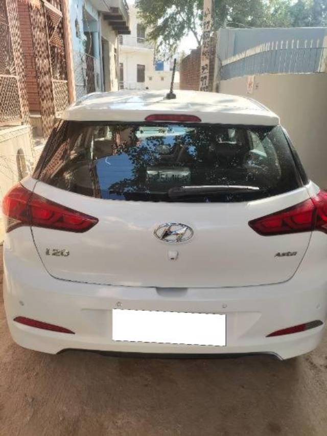 https://images10.gaadi.com/usedcar_image/4275500/original/processed_287e529f-5e3a-4c08-ab46-cfecc1026a69.jpg?imwidth=6402