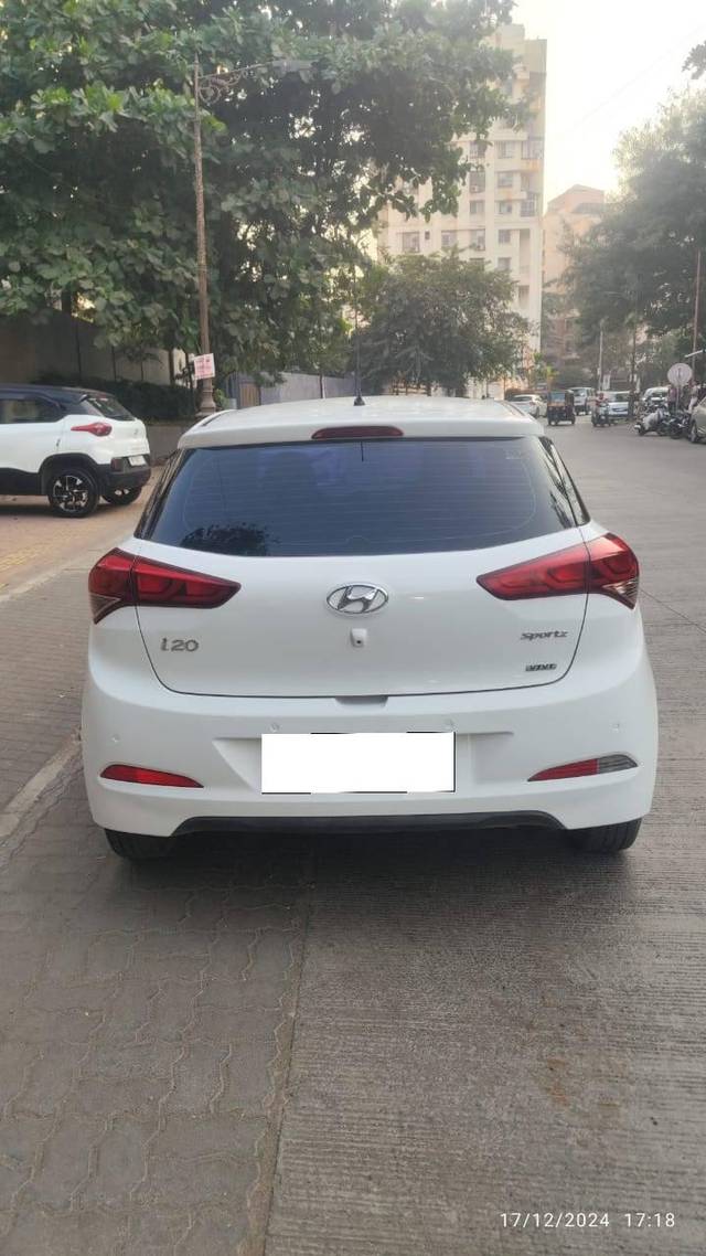 https://images10.gaadi.com/usedcar_image/4275552/original/processed_324b0d923e81a57c069f18a996b180f2.jpg?imwidth=6402