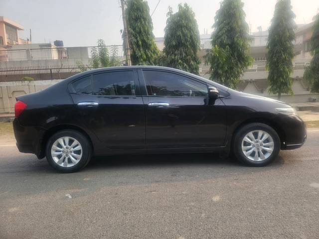 https://images10.gaadi.com/usedcar_image/4275718/original/8f715bc0249ae0c75c4dd0594e889698.jpg?imwidth=6401