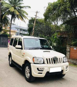 Mahindra Scorpio 2009-2014 Mahindra Scorpio VLX AT AIRBAG BSIV