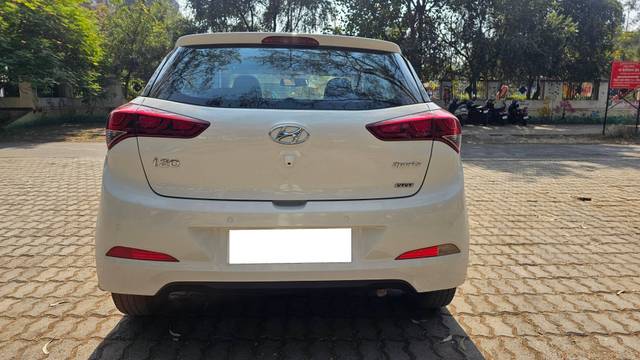 https://images10.gaadi.com/usedcar_image/4275795/original/processed_f7088993946826fc43352ef7a5b942f2.jpg?imwidth=6402