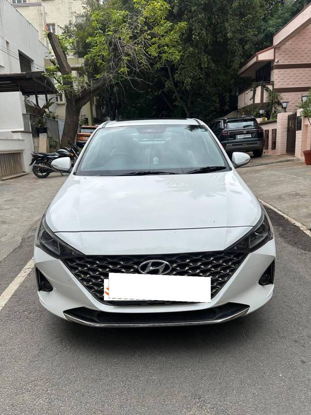 https://images10.gaadi.com/usedcar_image/4275798/original/processed_97013d9d22a15c892e6f1936e2ec9e83.jpeg?imwidth=6402