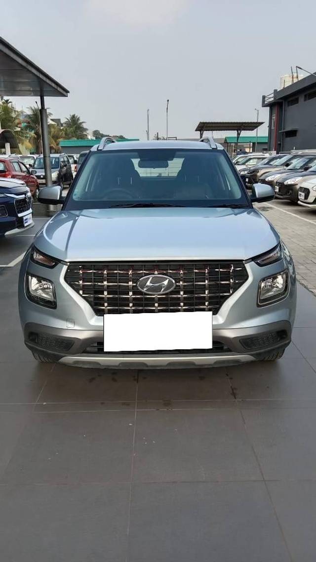 https://images10.gaadi.com/usedcar_image/4275888/original/processed_3be9b6817adfa0c82a6055511bdbfbc4.jpg?imwidth=6400