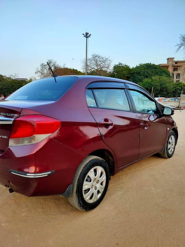 https://images10.gaadi.com/usedcar_image/4275927/original/processed_5dc18011c8815603e31417c7c3438796.jpg?imwidth=6402