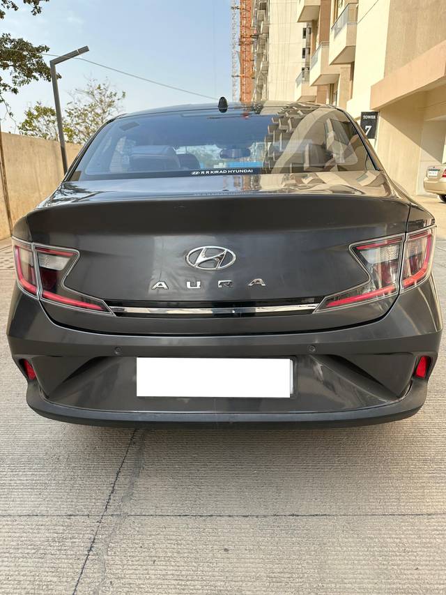 https://images10.gaadi.com/usedcar_image/4275957/original/processed_ff08e7b322bec24fa456aa23e432a446.jpg?imwidth=6402