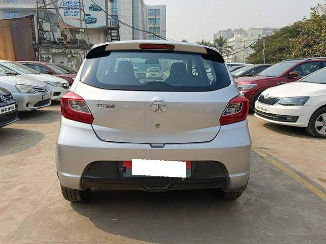 https://images10.gaadi.com/usedcar_image/4275966/original/processed_9d83e6e44c8dd97b8fa2ef0232262d0e.jpg?imwidth=6401