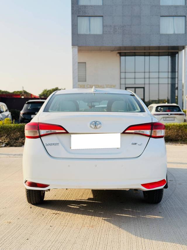 https://images10.gaadi.com/usedcar_image/4276007/original/processed_ecfa2795febeaf3296cc04eb746acd6e.jpg?imwidth=6401