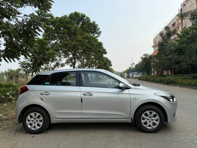 https://images10.gaadi.com/usedcar_image/4276078/original/6fd671df07924196000d2d544fba4eba.jpeg?imwidth=6401