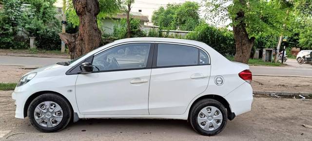 https://images10.gaadi.com/usedcar_image/4276110/original/processed_195f7da8-8c34-4adb-a58a-d878bb791f90.jpg?imwidth=6402